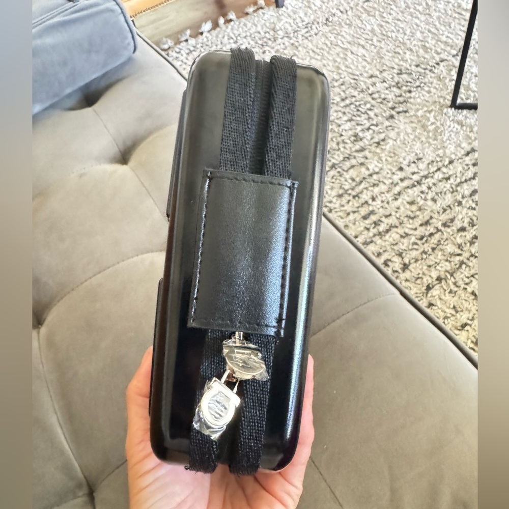 Salvatore Ferragamo Black Toiletries Hard Case - Picture 8 of 8